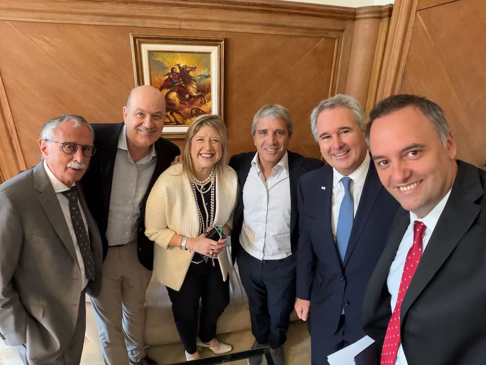 La foto que subió Manuel Adorni en la previa a la conferencia de prensa