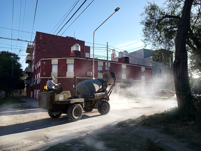 A la obra de calle San Juan el gobierno provincial decidió darle continuidad (Foto: ANÁLISIS).