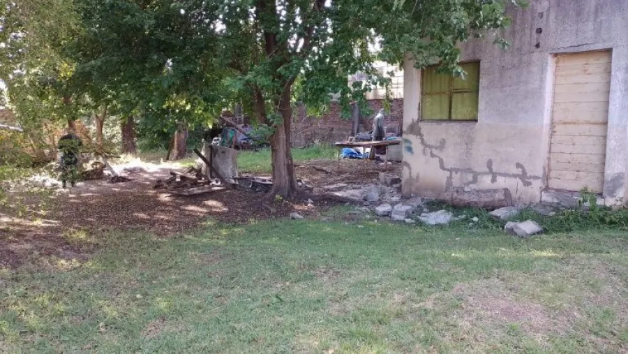 Demolieron una construcción ilegal en una plaza de Paraná