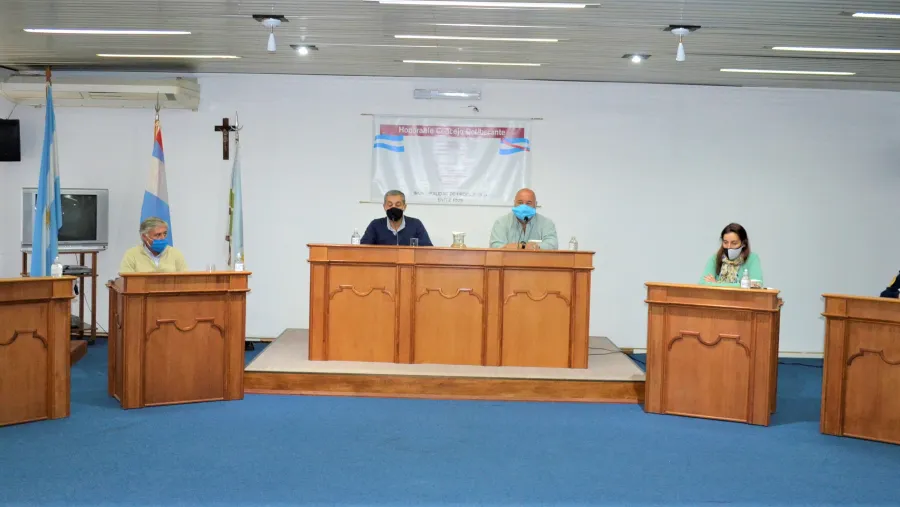 conferencia de prensa intendente Urdinarrain