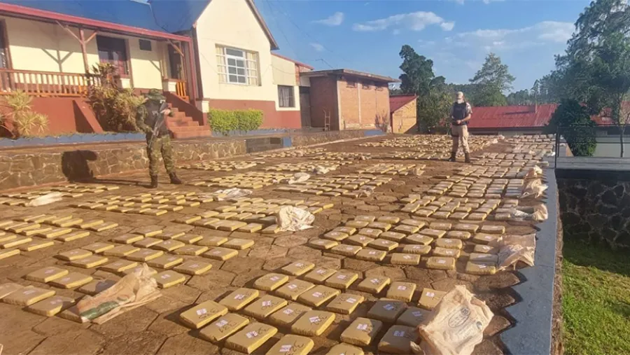 Prefectura dio un duro golpe al narcotráfico al secuestrar casi 2.300 kilos de marihuana.