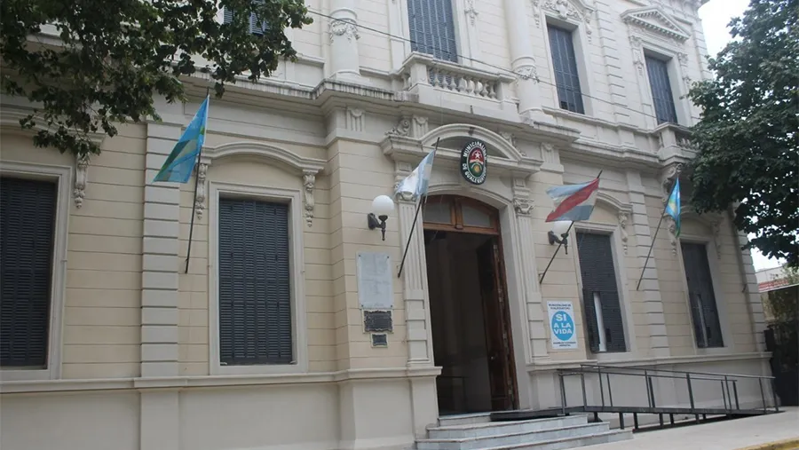 La Municipalidad de Gualeguaychú no cumple con la transparencia institucional al no publicar los decretos y resoluciones de la gestión.