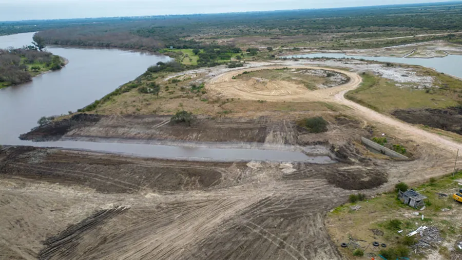 El barrio fluvial Amarras es generador de daños ambientales casi irreparables, desvío el cauce del río Gualeguaychú y promociona una conflictividad social sin precedentes en la comunidad.