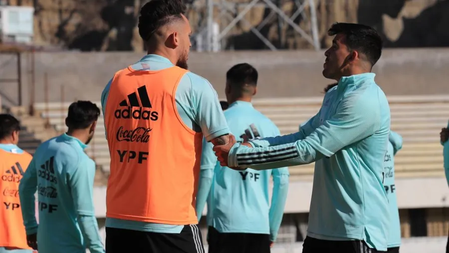Acuña entrenó con normalidad y no hay indicios de una formación en la selección argentina