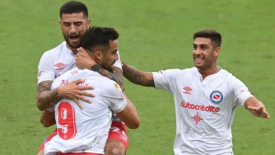 Con gol de Gabriel Ávalos, Argentinos eliminó a Colón de la Copa Argentina