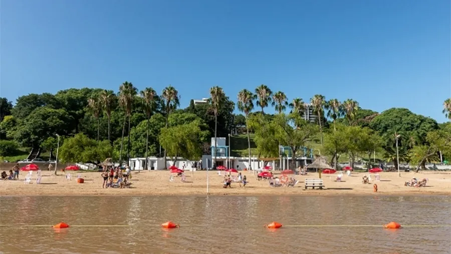 Los Guardavidas denuncian irregularidades y manipulación en la Municipalidad de Paraná al momento de seleccionar y contratarlos.