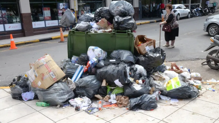 Basura en el centro de Paraná
