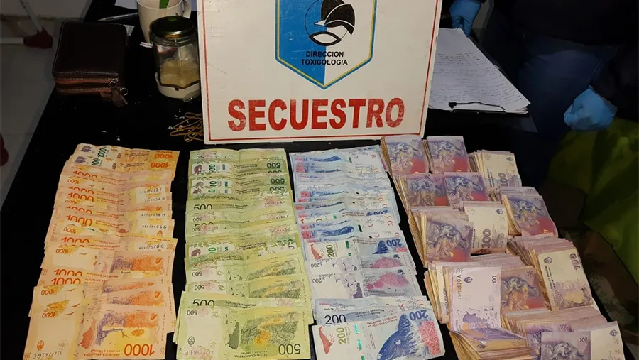 Dos personas quedaron detenidas en el marco de una investigación por narcomenudeo.