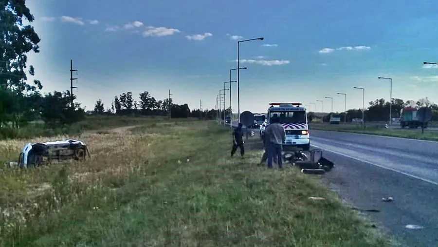 Una camioneta volcó en Autovía 14