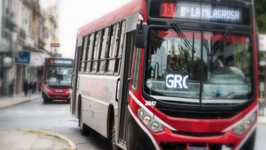 Continúa el paro de colectiveros en Paraná