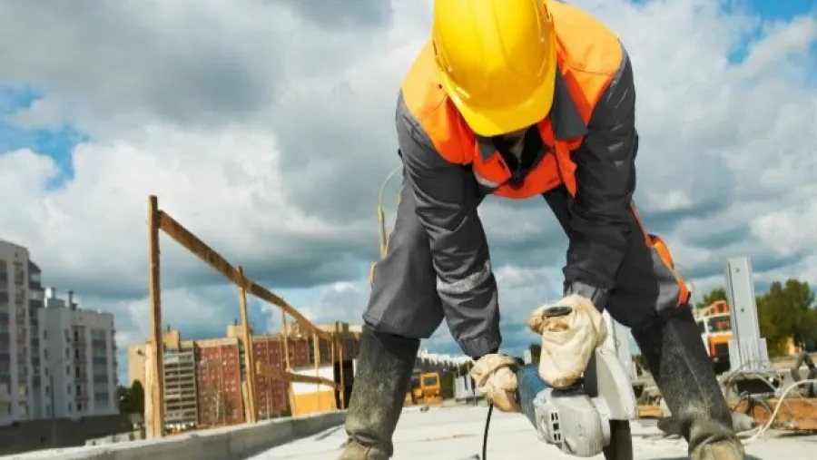 La construcción cayó 2,6% y la industria 0,6%, informó el Indec