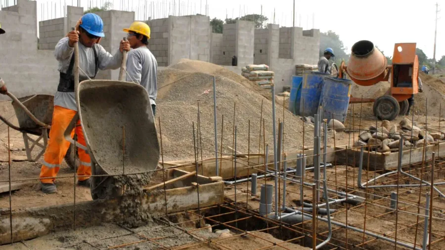 La construcción se vio afectada por el alejamiento del Estado nacional de la obra pública.