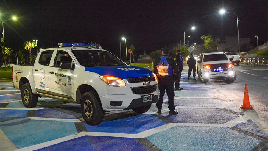 La Policía de Entre Ríos desplegó operativos de control en todas las jurisdicciones de la provincia, incluyendo rutas, caminos rurales y puestos camineros limítrofes.