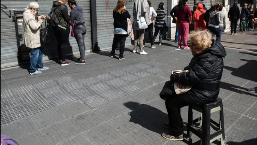 coronavirus filas en los bancos