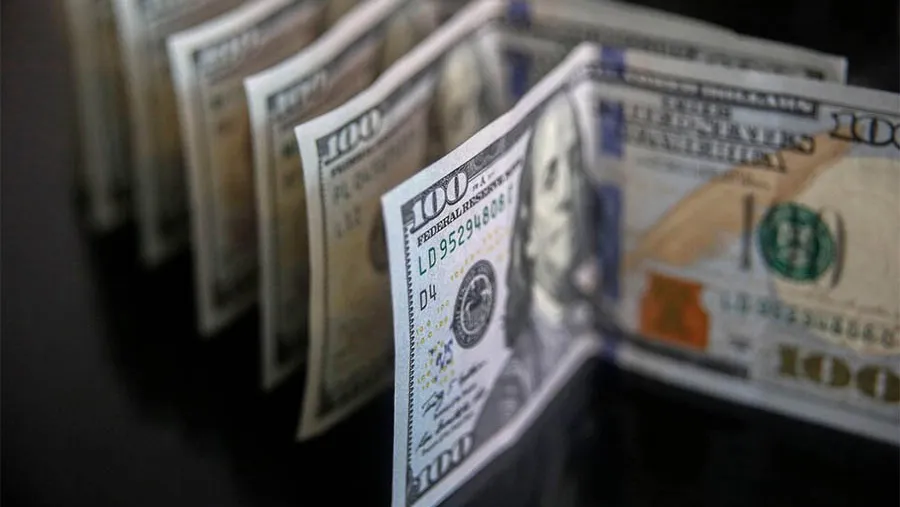 La escasez de dólares va agudizando a medida que se prolonga el rasgo bimonetario de la economía.
