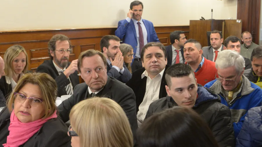 Los fiscales del Tribunal Oral Federal de Paraná, José Ignacio Candioti y Lenadro Ardoy, solicitarían la próxima semana que retornen a prisión el exconcejal Pablo Hernández (Cambiemos) y la exfuncionaria de Seguridad y Transporte, Griselda Bordeira, después que la Sala IV de la Cámara Federal de Casación Penal rechazara los recursos interpuestos por la defensa de los imputados en la causa denominada Narcomunicipio y confirmara la condena de todos imputados. El planteo debe ser ante el Tribunal Oral Federal 