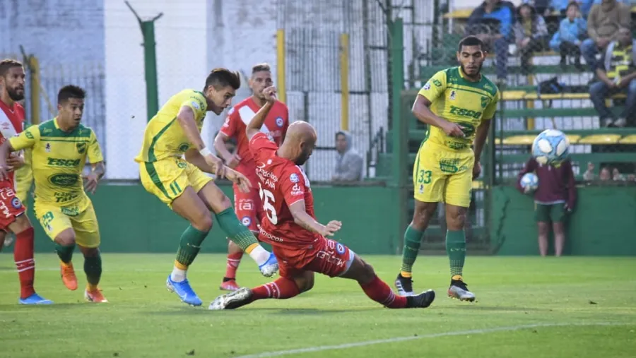 Superliga: Argentinos sumó un punto en Florencio Varela para seguir en lo más alto