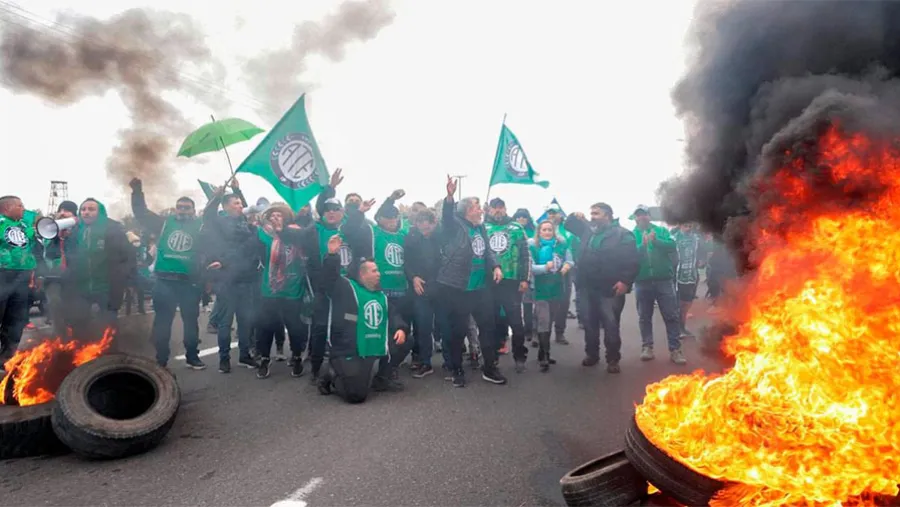La Asociación de Trabajadores del Estado está en alerta por el posible despido masivo que se pueda concretar a partir del 31 de diciembre: 50 mil contratos de trabajadores del Estado vencen ese día.