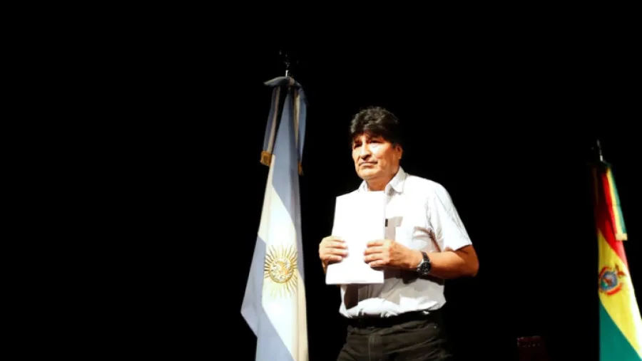 Evo Morales en una conferencia de prensa en Argentina