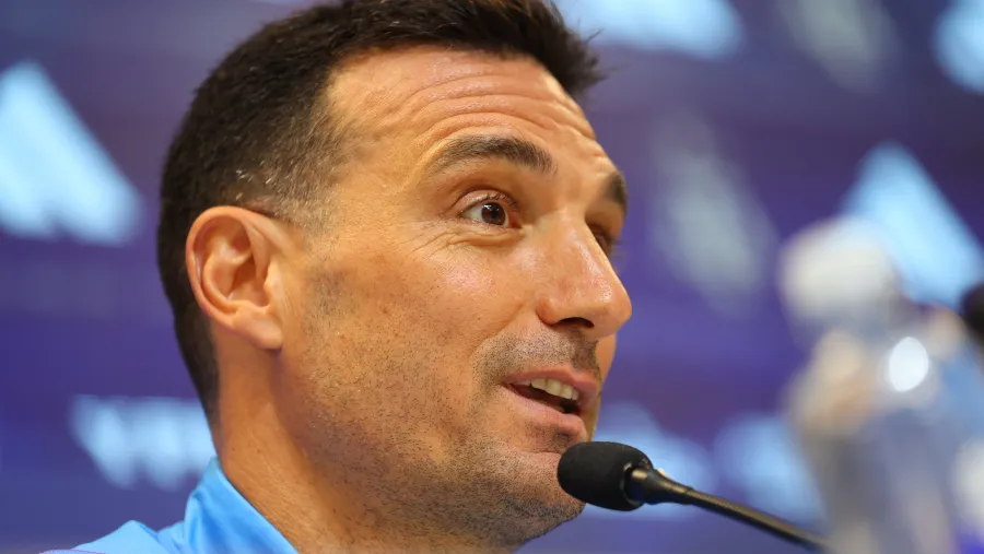 “Messi está para jugar y lo hará hasta que él levante la mano”, anticipó Scaloni