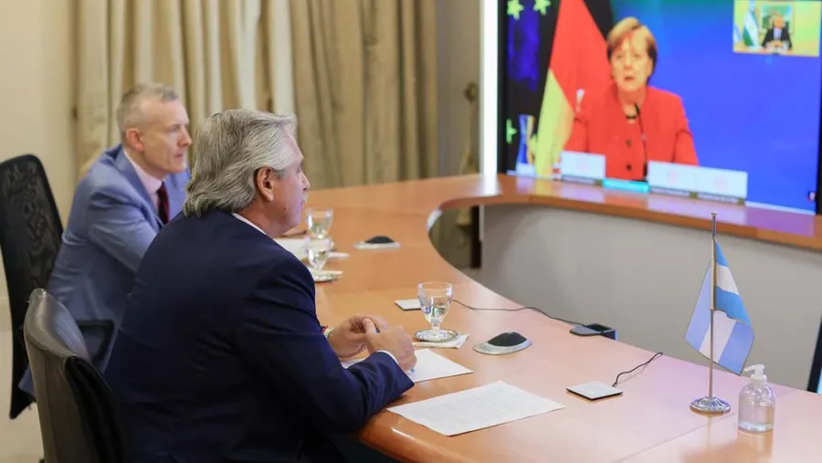 Alberto Fernández habló con Ángela Merkel sobre la negociación con el FMI