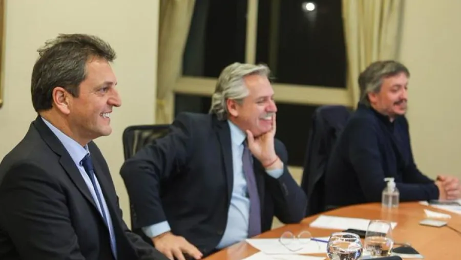 Alberto Fernández con Sergio Massa y Máximo K