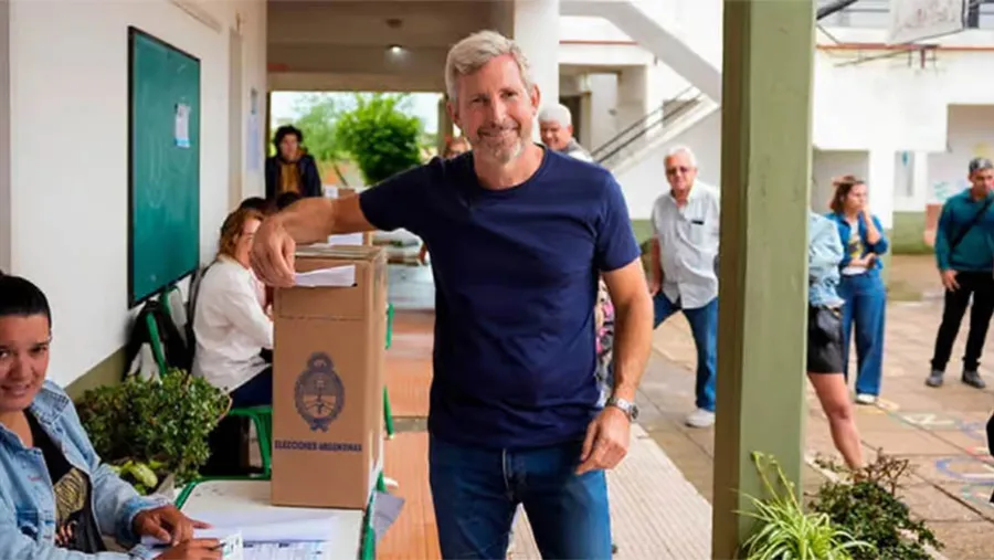 Rogelio Frigerio votó en la Escuela N° 1 “Gregoria Matorras de San Martín”, de Villa Paranacito.