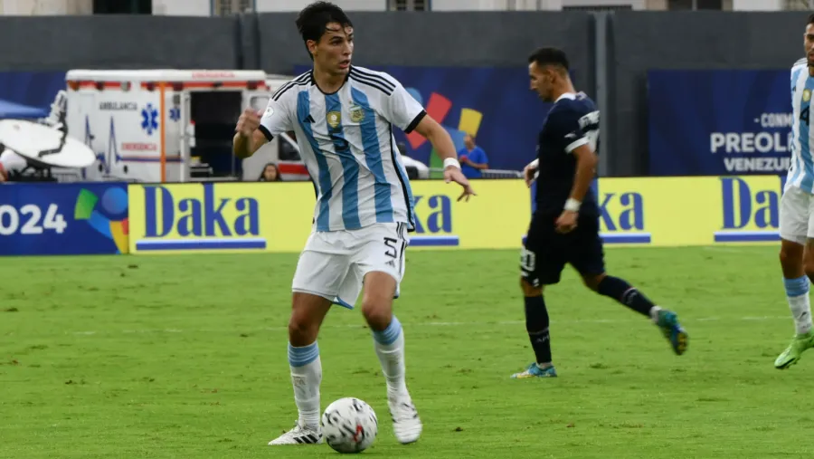 Argentina alcanzó un agónico empate y sigue con vida en el Preolímpico de fútbol
