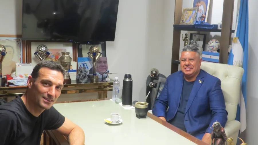 Tapia recibió a Scaloni para planificar la participación en la Copa América 2024