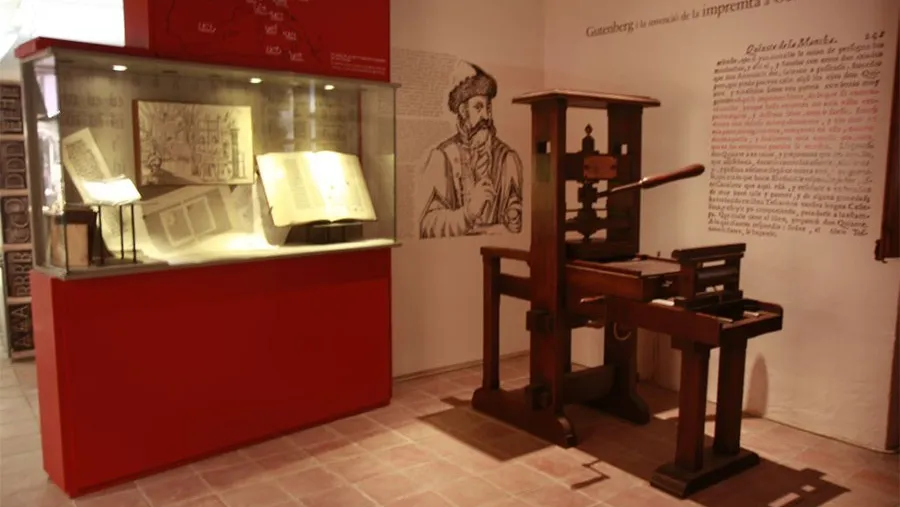 Réplica de la prensa que inventó Johanes Gensfleisch, más conocido como Gutenberg que se exhibe en el Museo Molí Paperer de Capellades, ubicado en la localidad de Capellades, Provincia de Barcelona, comunidad autónoma de Cataluña, España.