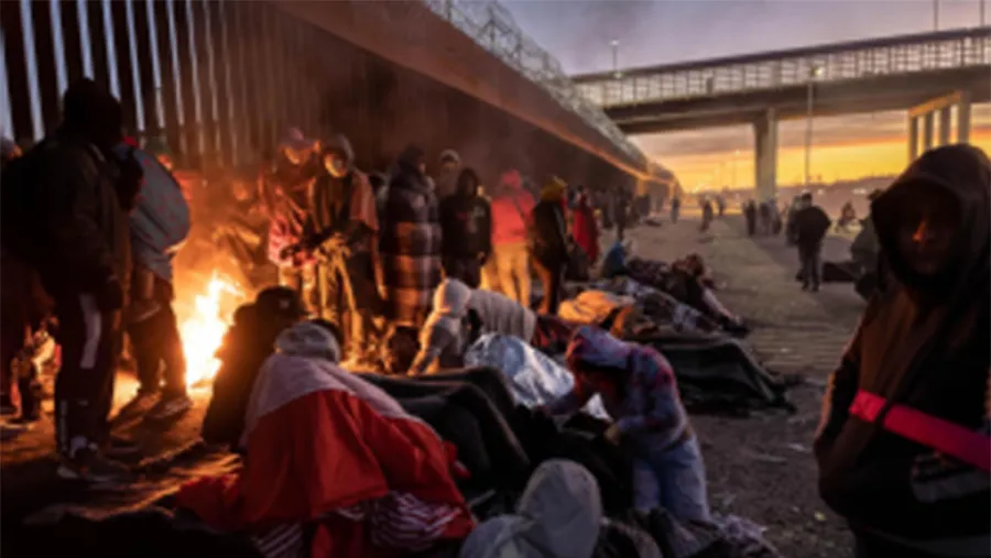 Miles de inmigrantes esperan poder cruzar la frontera de EE.UU. en medio de un frío extremo. 