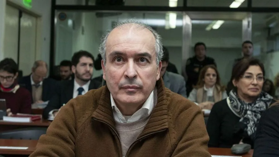 José López