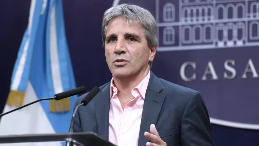 Caputo aseguró que aún con el ajuste fiscal, sin tasa negativa hubiera habido una hiperinflación.