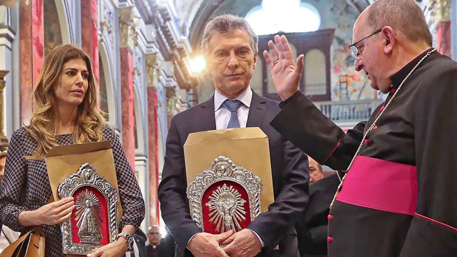 Macri y Awada con el obispo Cargnello