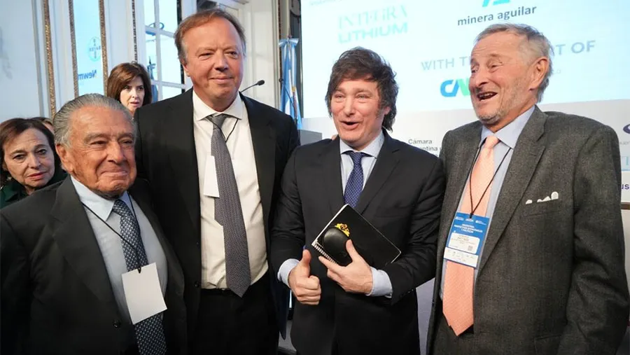 El candidato Javier Milei junto a su “protector”, Eduardo Eurnekian y Cristiano Rattazzi.