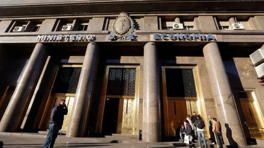 El gobierno advirtió que liberará la importación de neumáticos si no se llega a un acuerdo