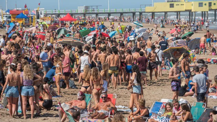 playa Pinamar en pandemia sin protocolos