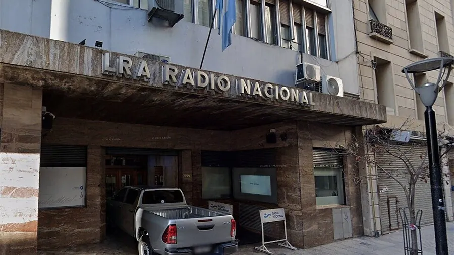 El gobierno nacional eliminó la dirección de 49 emisoras provinciales. Ahora los pueblos del interior del país podrán enterarse solo del estado del tránsito en la General Paz.