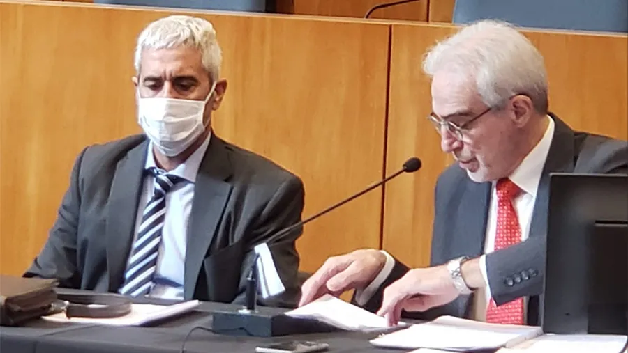 Sebastián Salem junto a su abogado defensor Ladislao Uzin Olleros.