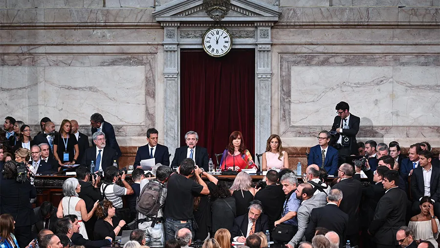 El Presidente dejó inaugurado el ciclo legislativo con un discurso integral sobre la situación del Estado.