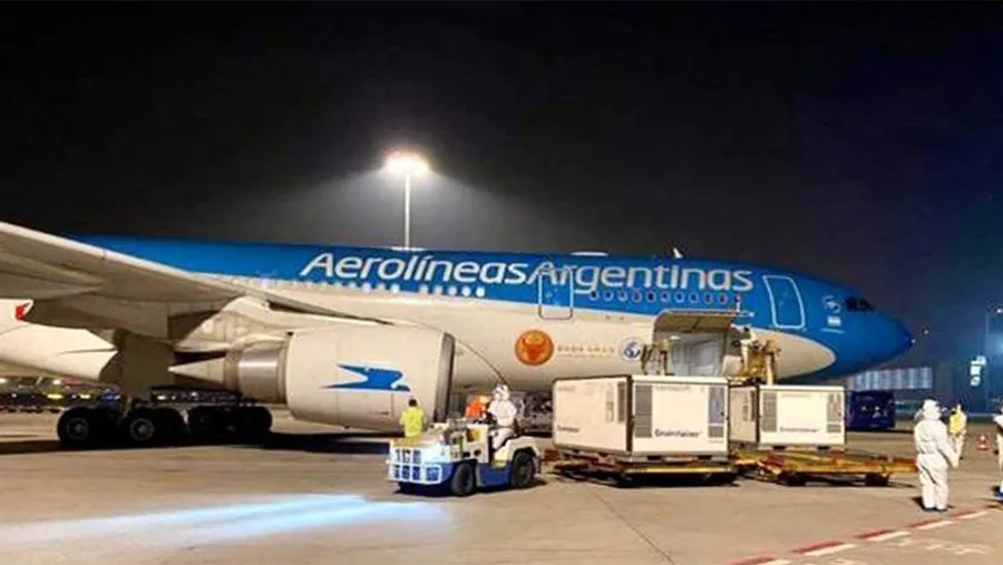 Ayer despegó el vuelo a Beijing para traer más dosis de las vacunas Sinopharm.