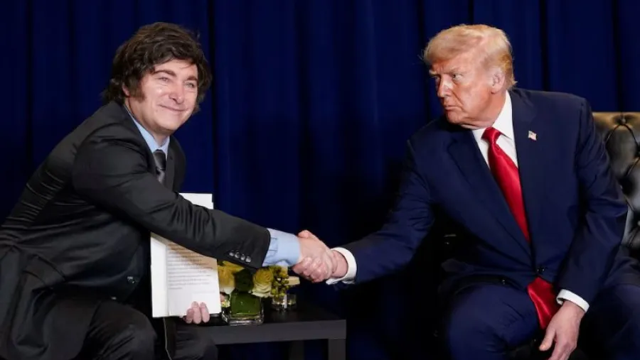 Milei y Trump se dan la mano