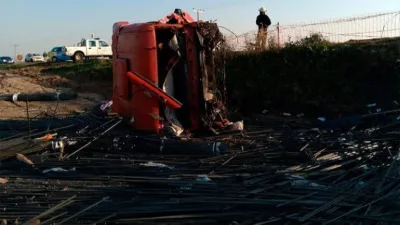 Tres heridos tras un choque entre dos camiones y una camioneta en ruta 18