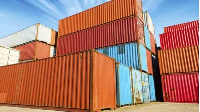Contenedores en la Aduana