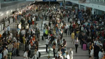 Pese a un dólar más caro, en agosto volvieron a crecer los viajes al exterior
