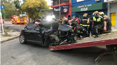 Dos hermanas murieron al chocar un auto y pidieron detener al conductor y acompañante