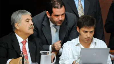 Kicillof con Julio de Vido en 2012, al defender en el Senado la reestatización de YPF.