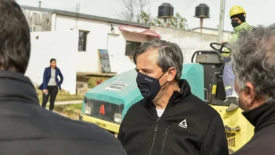 "Estamos recuperando Paraná”, dijo Bahl al recorrer obras de asfalto
