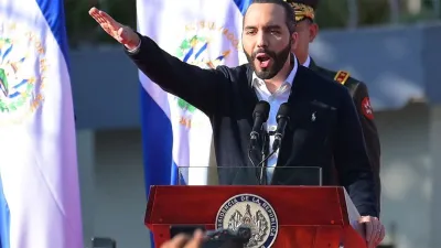 El presidente de El Salvador, Nayib Bukele, se autodenominó irónicamente el “dictador más cool del mundo”, pero no deja de ser un dictador.