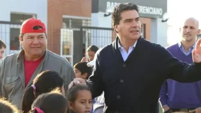 El gobernado de Chaco, Jorge Capitanich, y el líder piquetero Emerenciano Sena, salpicado por el femicidio de Cecilia.